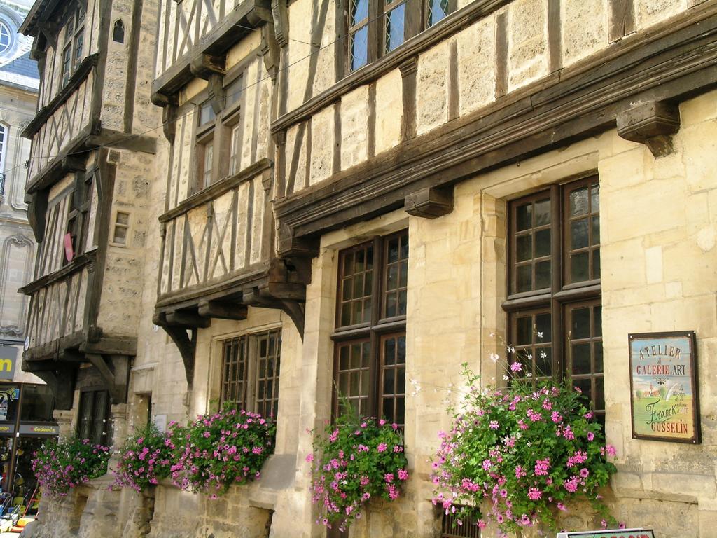 バイユー Logis Les Remparts Bed & Breakfast エクステリア 写真